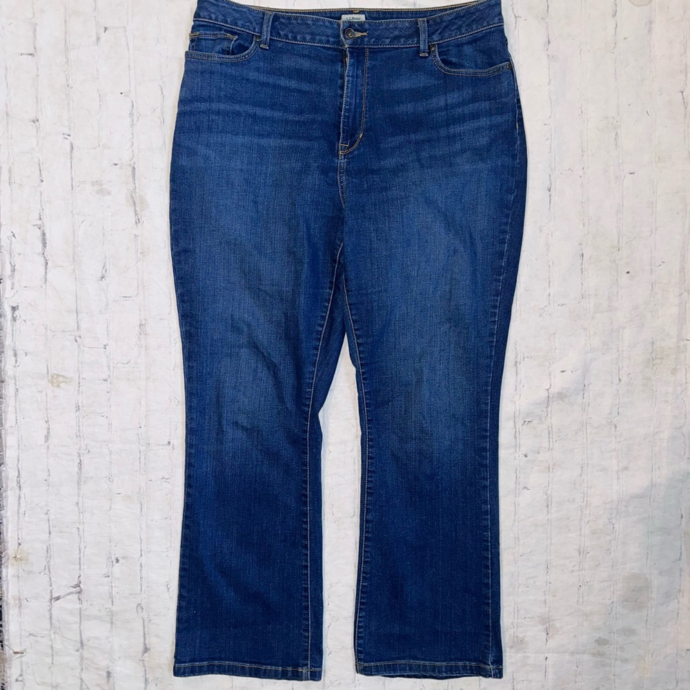 EUC Women’s Size 18 LL Bean Classic Fit Dark Denim Blue Jeans